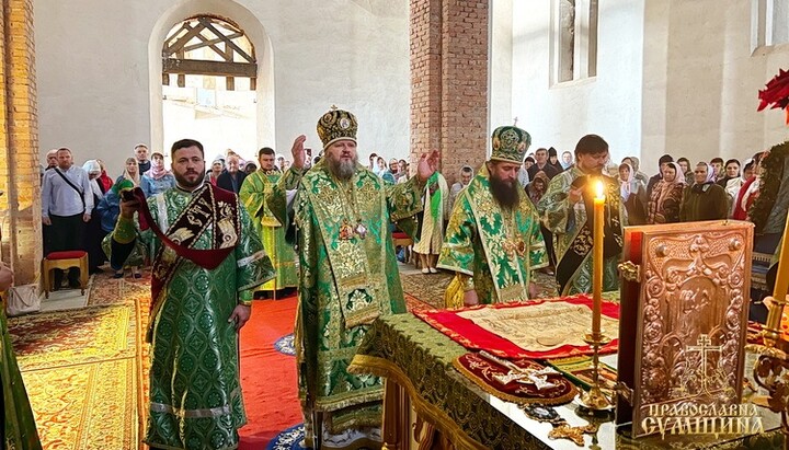 Festive worship service at the Glinsky Stauropegial Hermitage. Photo: Sumy Eparchy