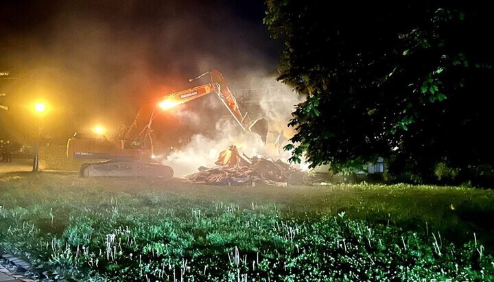 Demolition of the UOC's Tithe Church on the night of May 17, 2024. Photo: babel.ua