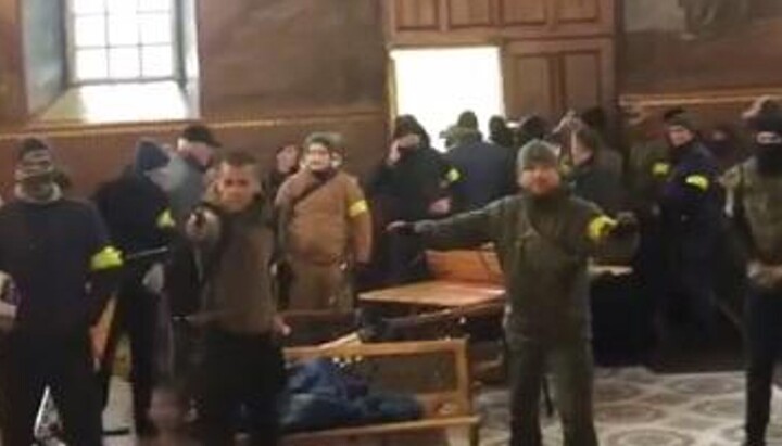 Storming of the UOC Cathedral in Cherkasy. Photo: UOJ