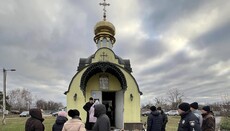 In Pasichna village, OCU representatives cut locks and seize a UOC church