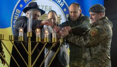 OCU cleric lights Jewish menorah together with Chief Rabbi of Ukraine