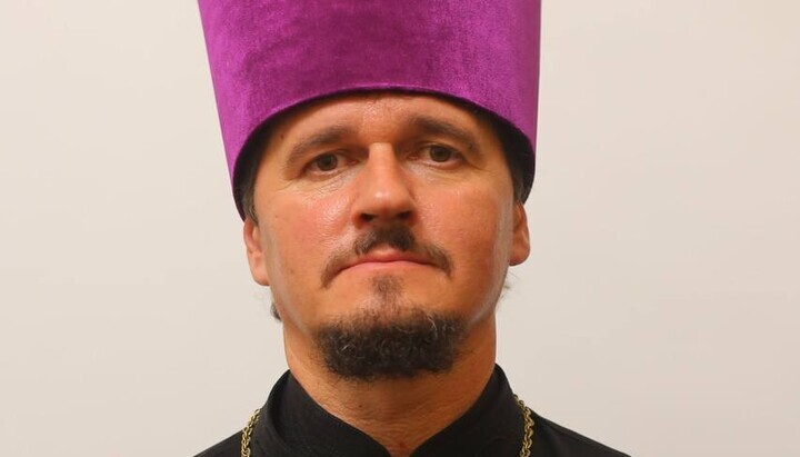 UOC Priest Reportedly Being Pressured to Sign Military Contract