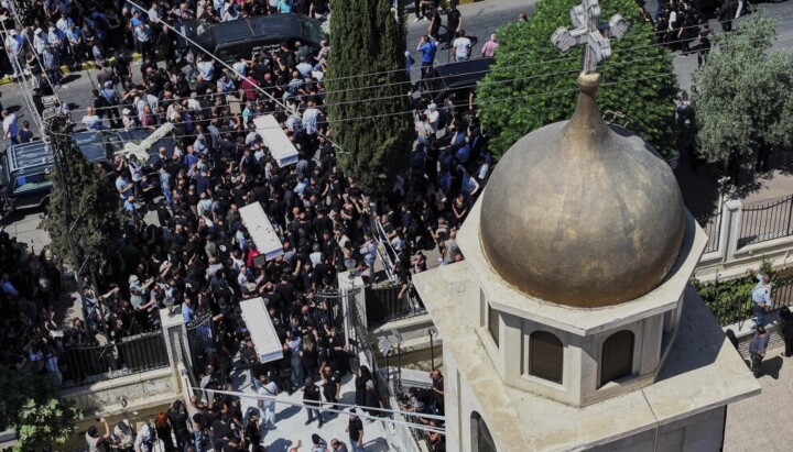 At the funeral of the martyrs of the attack in Damascus, on June 24, 2025. Photo: Ghaith Alsayed/AP