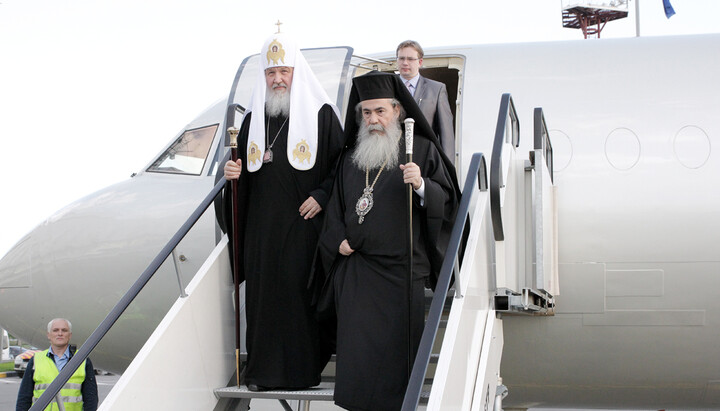 Patriarchs Kirill and Theophilos during the latter's 2013 visit to St. Petersburg. [CREDIT: www.pravmir.com]