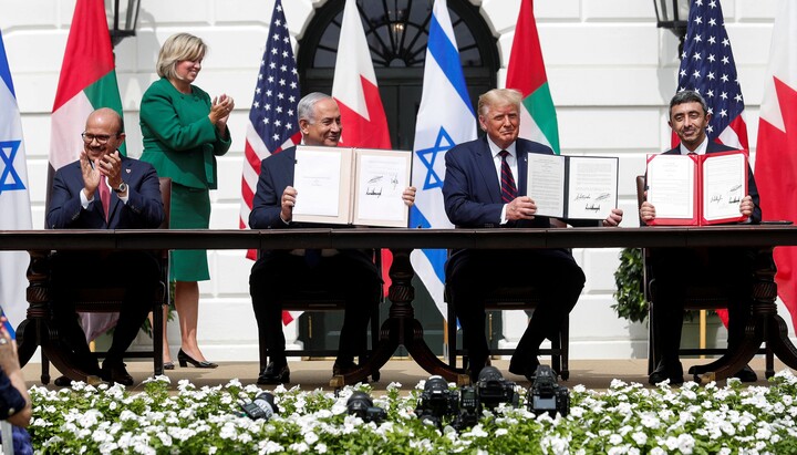 Pres. Trump meets with Middle-Eastern leaders. Source: WaPo