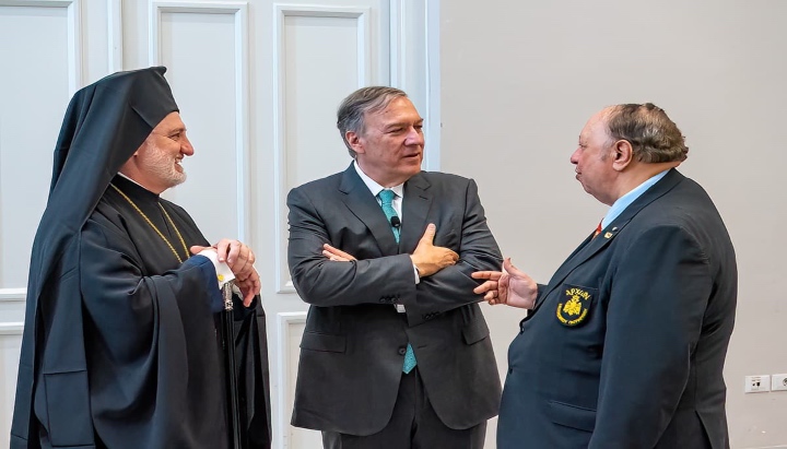8.11.25 Pompeo 2.jpg (91 KB)